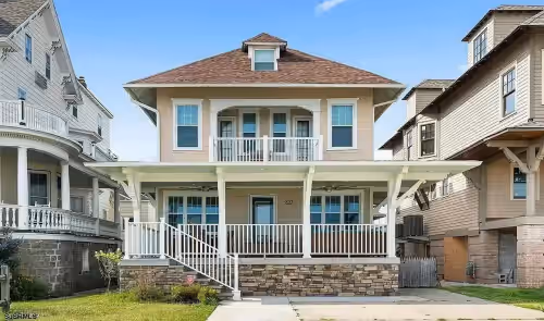 Luxurious Beachfront Victorian on Beach Ave!