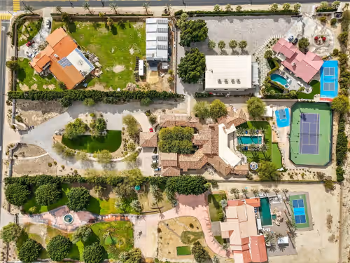 VenueTEN - Sleeps 40. 12bd. 10 bath 4 acres. Tennis. Basketball, pickleball and more!!