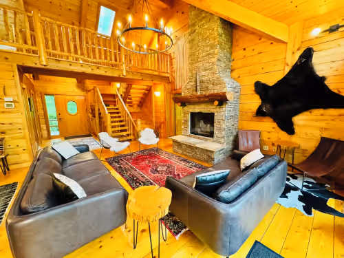 Log Cabin Oasis With Air Conditioned Treehouse on 20 Acres - Sleeps 32+