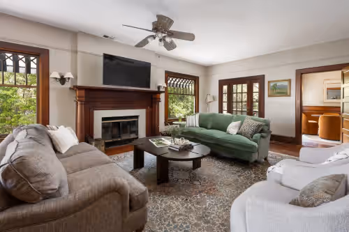 Living area at De La Vina Inn