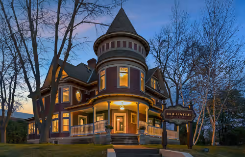 Stunning Historical Mansion: 8 bedrooms (sleeps 16+)., estate wedding venue in Prescott, Wisconsin