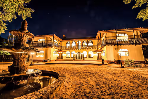 Zion Red Rock Villa - Reunions Retreats Weddings: Sleeps 58 ppl Pvt: Pool, Theater, Pickleball