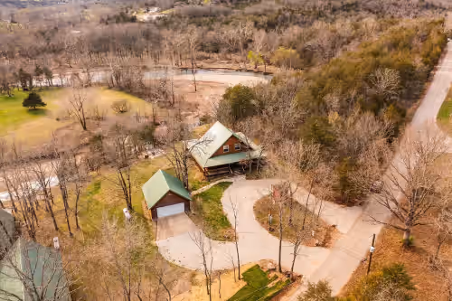 Eagles Roost. Wifi & Dog Friendly. Covered porch & upper Deck w/ Sunset Views