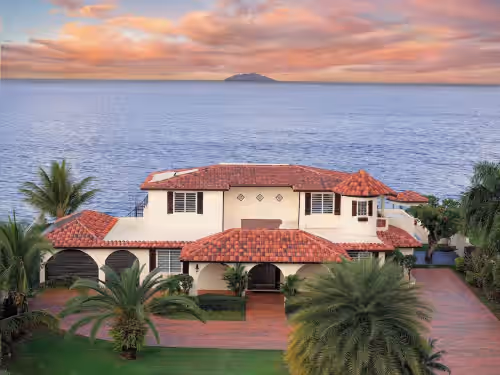 Spectacular Pool | HOT TUB | Swim-Up-Bar | Walk to Beach, beachfront wedding venue in Aguadilla Pueblo, Puerto Rico