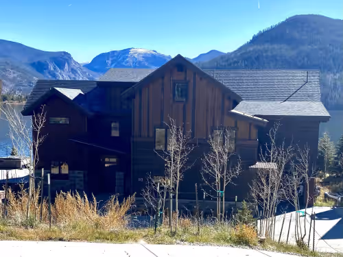 Large Home on Lake with Stunning Views and Amazing Amenities