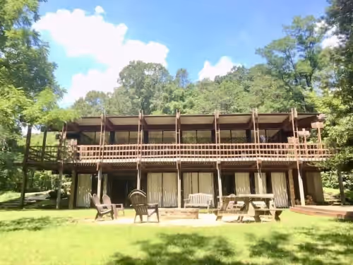 Beautifully open and spacious lodge on a beautiful 350 acre private property