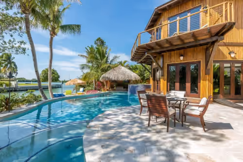 The Retreat in Marathon - Luxe Waterfront Retreat-2 Pools-Beach-Spa-Dock-Bar