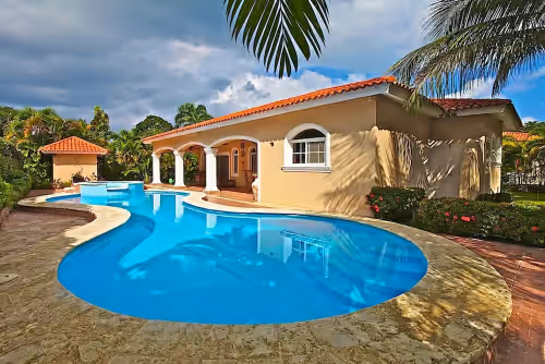 Large Guest-friendly villa complex in gated beachfront residence, 12BD 12BTH
