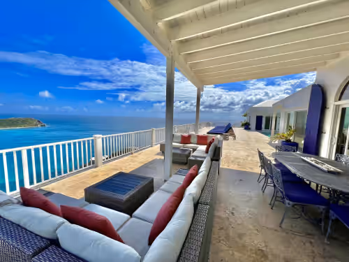 Endless Ocean Views Over Beautiful Reefs to the Horizon Beyond Luxury & Privacy