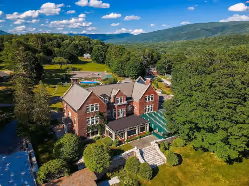 The Wilburton - #1 on Trip Advisor - Magnificent Country Inn available as Private Home for 32. Up to 100 can stay on the 30-acre Wilburton resort. Family Reunions, Corporate Retreats. Weddings. Indoor & outdoor pool, mountain wedding venue in Manchester, Vermont