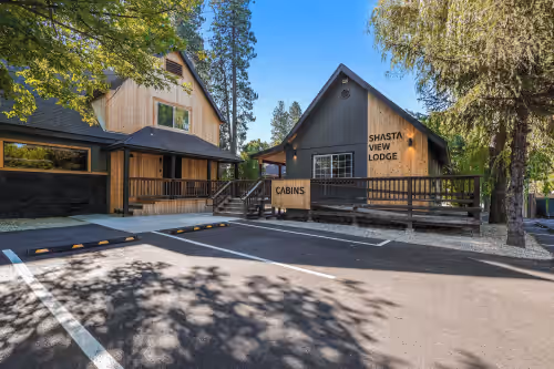 Shasta View Lodge - Weddings - Retreats - Reunions