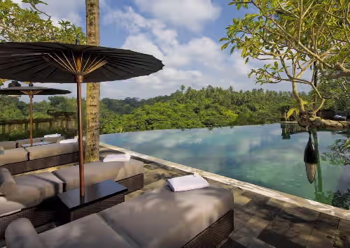 6.5BR Villa w/ Waterfall & Feature Garden Near Ubud! 10min Drive to Bali Safari