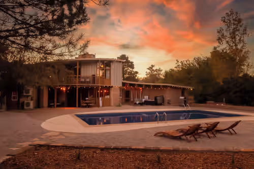 El Caracol Court 15 mins North Of Santa Fe!