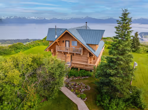 Playful Ravens - Gorgeous Log Home - Stunning Views, Hot Tub, Fire Pit, Infrared Sauna, & Trail