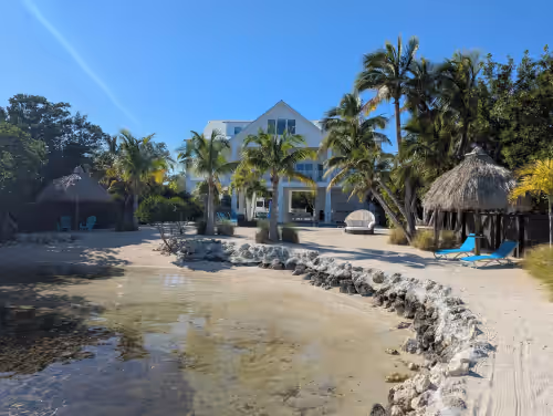 Sterling Bay House - A Tropical Luxury Getaway, Your own private resort!!