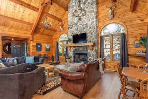 Grand Log Home Billiard Table 5000 sq feet Hot Tub FirePit Oversized Deck w/ VIEWS Pet Friendly, wedding venue in Massanutten Resort, Virginia