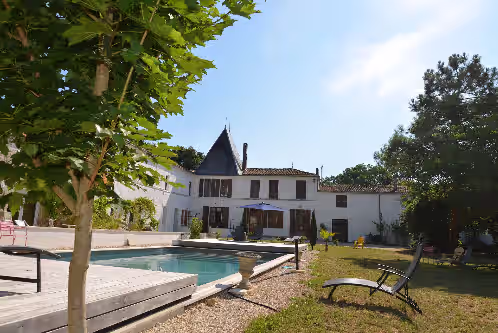 A DOMAINE in the countryside for group receptions: 82 beds