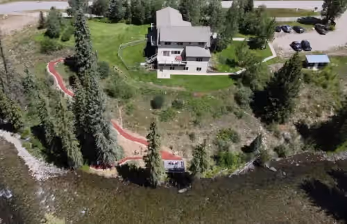 7 bdrm Lodge on Crystal River Bank by Marble CO Sleep 18