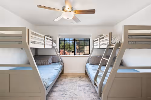 VenueTEN - Sleeps 40. 12bd. 10 bath 4 acres. Tennis. Basketball, pickleball and more!!