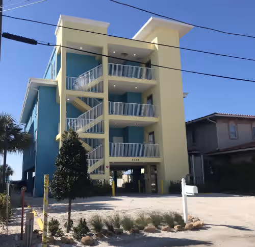 TOMMY'S ON THE BEACH - NEW BEACHFRONT BOUTIQUE BLDG. 6 Units Heat Pool Sleeps 36 INDIAN ROCKS BEACH