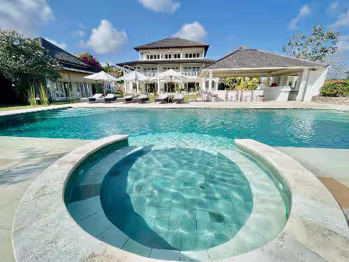 The Backyard Bingin - Cliff Top 10 bedroom Private Villa by Bingin Beach