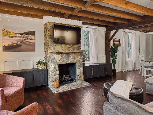 River Chase Venue: Riverfront Farmstead house & cottage, Golf & Spa
