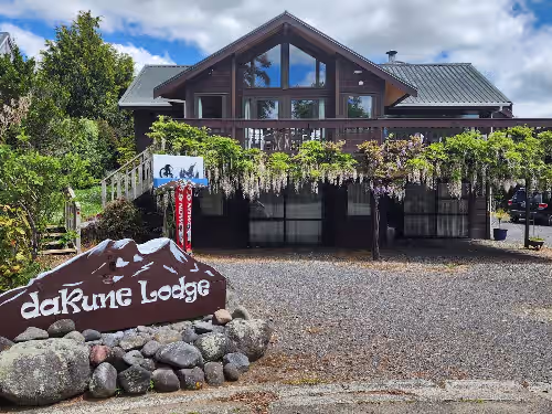Dakune Chill-Lodge - Intimate Wedding Venue Near Tongariro National Park - BBQ, Sauna, Spa, Darts, Fire Pit
