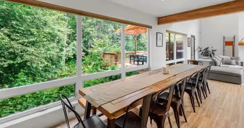 Creekside Retreat, King Bed Near Downtown & Trails, sleeps 14!