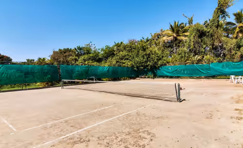 12BD guest-friendly complex, pool, tennis/basket/soccer, near beach/shops/bars
