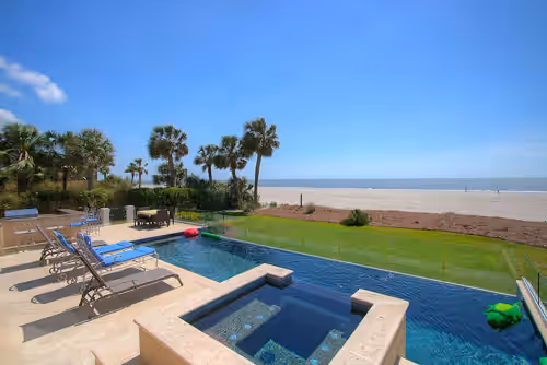 Ocean's Gem 13 Man O War HHI SC So Close to the Beach You Won't Believe it.