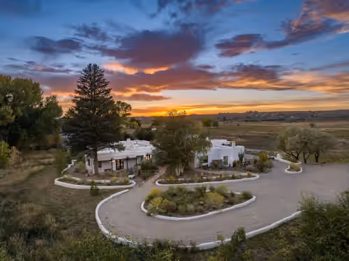 Gem Hacienda-Taos-Luxe Home-9 bedrooms-Sleeps 30-Book Now!