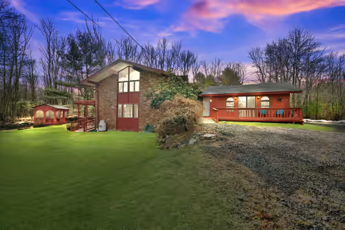 Large Catskills Private Property. Sunset Estate! ❤️ 5 Star, Hottub, Island, ski, estate wedding venue in Monticello, New York