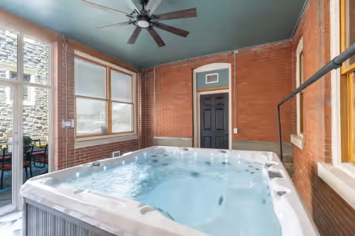 9 Bedroom, Sleeps 22! Hot Tub & Game Room - Minutes to Jim Thorpe