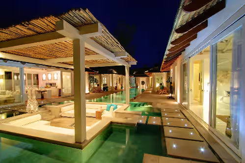 Mia Estate With 3 Beachfront Villas & Clubhouse