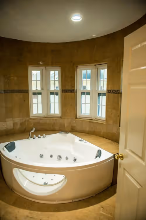 Ensuite-Bathroom with Jacuzzi at Villa Sweet Villa