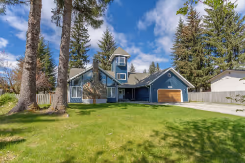 6 BR w/ Steam Shower & space for everyone, located in the heart of the valley