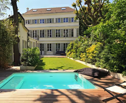 Jardins du Panthéon is an exceptional 350sqm mansion with garden and heated pool, wedding venue in Paris, France