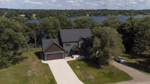 New Construction on Beautiful Lake Victoria! Close to town!