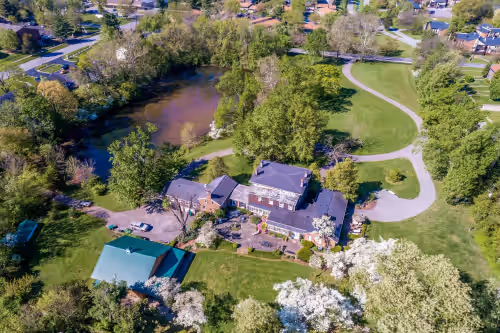 Cheerful 8-Bedroom, 6-Bath Historic Mansion in Derby City – Ideal Vacation Home!
