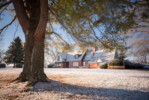 Spacious Home, Private Pool, Tennis Court, Lake, Minutes From Town and Shopping, lakefront wedding venue in Staunton, Virginia