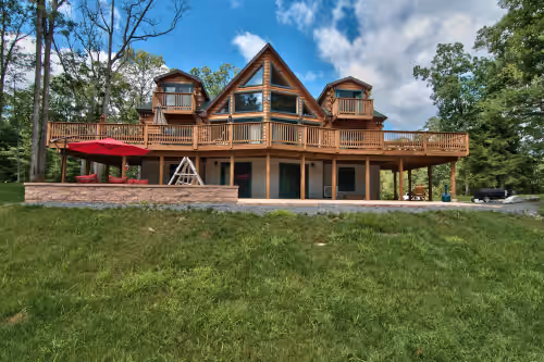 10BR 6BA, SLPS 28 50 ACRES BSK CT Putting Green Hot Tub Pool Table Tesla EV CHGR