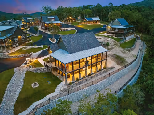 Cabin #2 Escape to Luxury, Modern Farmhouse W/ Hot Tub, Scenic Views, Amenities!